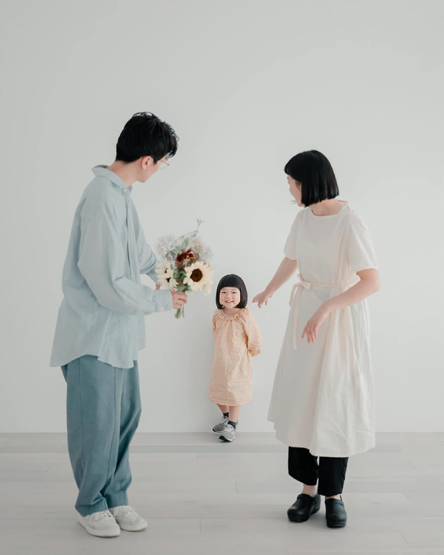 白いスタジオ｜ユーモアファミリー｜京都の家族写真